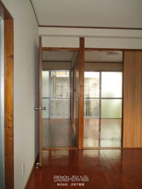 Co-op Maruzo 2DK Apartment for Rent in Ginowan, Okinawa - Thumbnail 4