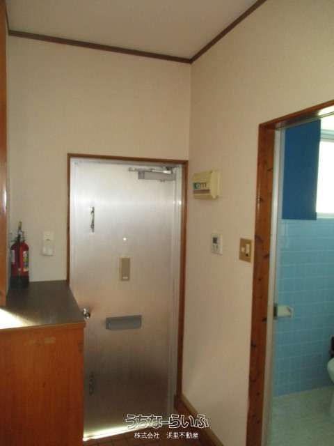 Co-op Maruzo 2DK Apartment for Rent in Ginowan, Okinawa - Thumbnail 2