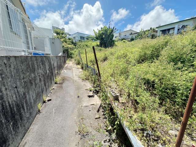 948.6 sqm Land for Sale in Momohara, Okinawa City | 43.04M Yen - Thumbnail 2