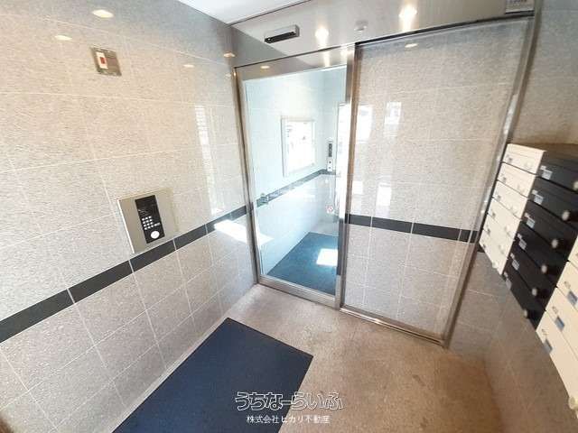 Top-Floor 1DK Apartment for Rent in Urasoe, Okinawa - Thumbnail 3