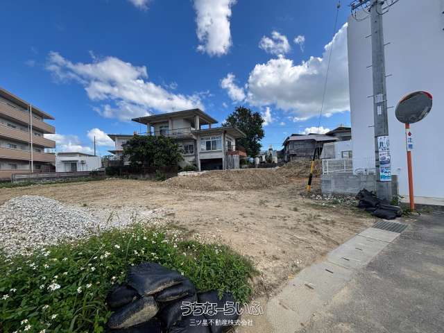Sun Terrace Takaezu Lot 16 Land for Sale in Uruma City, Okinawa - Thumbnail 3