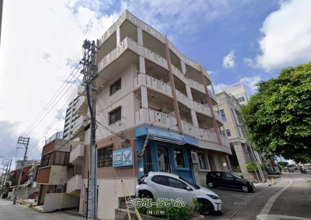 1K Apartment for Rent in Tomari, Naha with Parking & Free Internet - Image 1