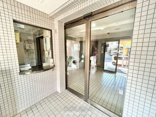 Renovated 2LDK Condo with Ocean Views in Okinawa City - Thumbnail 4