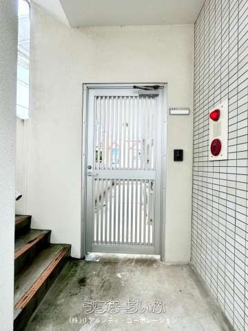 Modern 3LDK Apartment for Rent near Ishizaki Monorail Station, Naha - Thumbnail 4