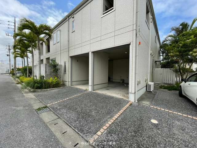 5LDK Detached House with BBQ & Garden for Rent in Tomigusuku - Thumbnail 2