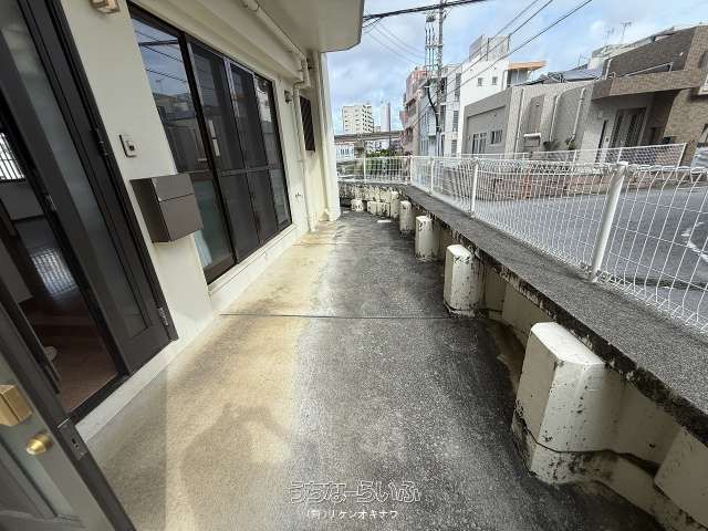 2LDK Apartment for Rent in Naha, Okinawa - Near Omoromachi Station - Thumbnail 4