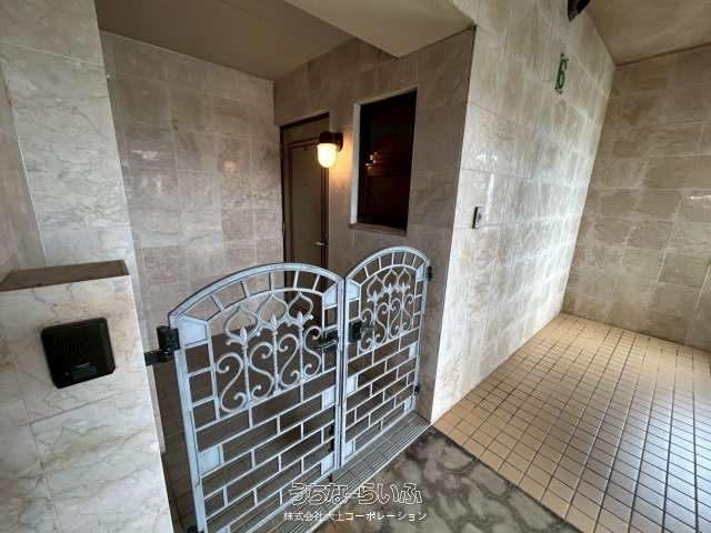 Gold Castle Urasoe 3LDK Apartment for Sale with Large Balcony - Thumbnail 3