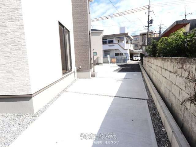 New 3LDK Wooden House with Special Benefits in Tomigusuku, Okinawa - Thumbnail 4