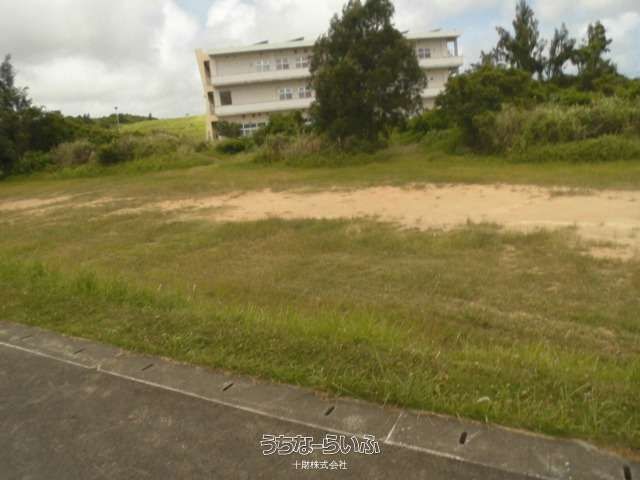 3890sqm Land for Sale Next to Konbu Park, Uruma City, Okinawa - Thumbnail 2