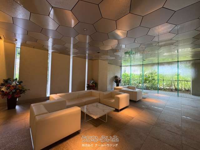 3LDK Corner Apartment in Ryuk Tower The East, Naha Omoromachi - Thumbnail 3