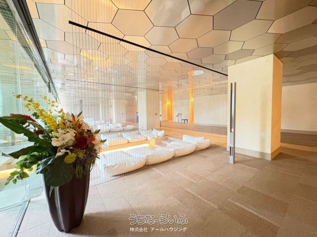 3LDK Corner Apartment in Ryuk Tower The East, Naha Omoromachi - Thumbnail 2