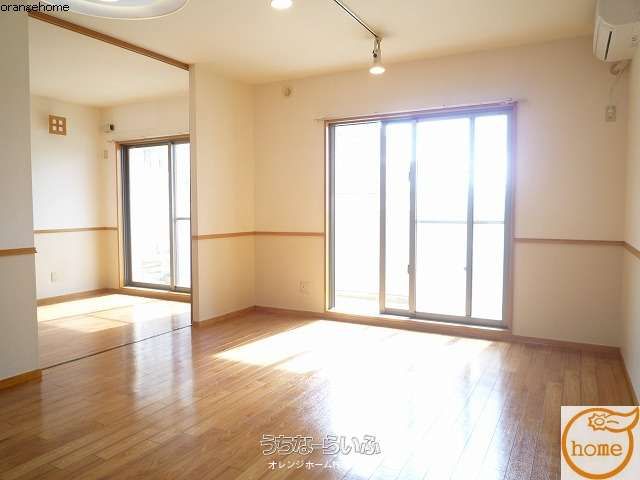 2LDK Pet-Friendly Apartment for Rent in Naha, Okinawa - Thumbnail 4