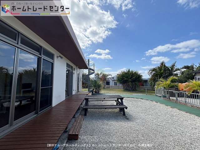 4LDK Single-Story House with Sea View in Motobu, Okinawa - Thumbnail 2