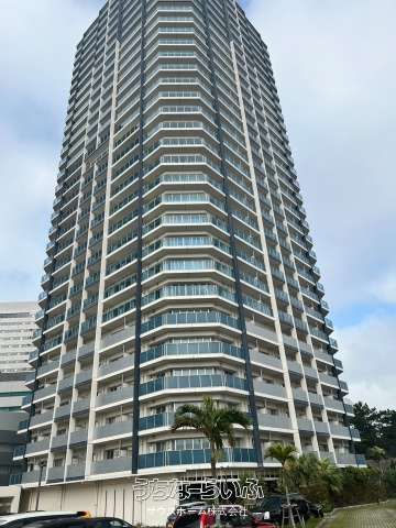 Top-Floor 3LDK Condo with Ocean View in Naha's Ruke Tower - Thumbnail 2