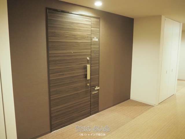 1LDK Apartment with Ocean View in Naha's Omoromachi - Thumbnail 3