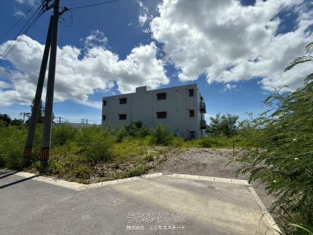 Land for Sale in Okinawa City Koja - 43 Tsubo Plot with Ocean View Potential - Thumbnail 4
