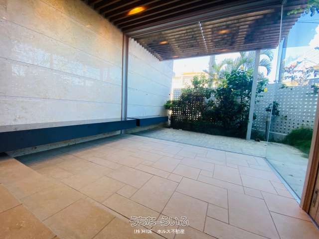 2LDK Condo for Sale in Chatan, Okinawa - 74.33m² - Image 1