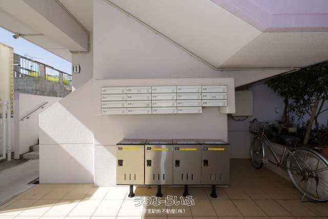 2LDK Apartment for Rent in Okinawa City - Chateau Ufuzato - Thumbnail 4