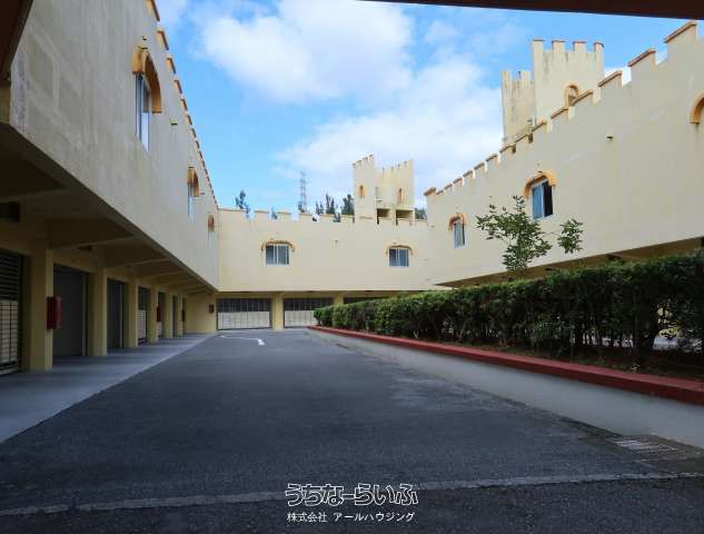 552.85 Tsubo Commercial Building with Solar Panels in Kin, Okinawa - Thumbnail 4