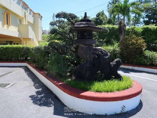 552.85 Tsubo Commercial Building with Solar Panels in Kin, Okinawa - Thumbnail 3