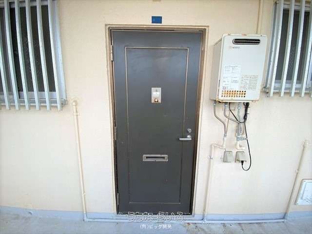 Co-op Tamaki 405: 2DK Apartment for Rent in Urasoe, Okinawa - Thumbnail 2