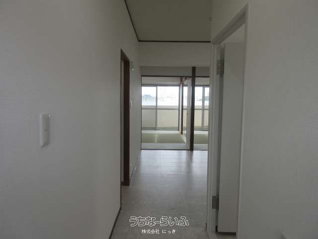 Renovated 3DK Apartment in Urasoe with Brand New Fixtures - Thumbnail 2