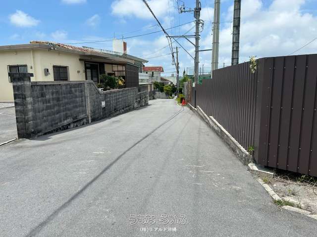 Land for Sale in Okinawa City - 1349m² with Panoramic Views - Thumbnail 4