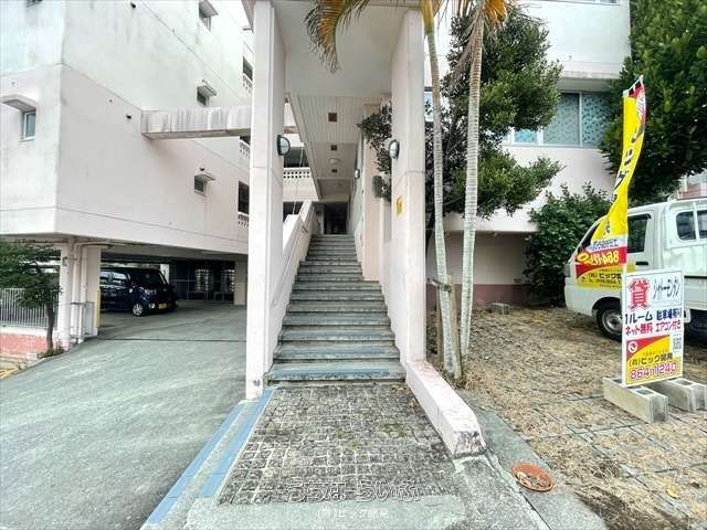 1R Apartment with Loft for Rent in Nagata, Naha, Okinawa - Thumbnail 2