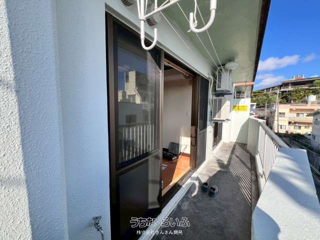 2LDK Apartment with Sea View in Chatan, Okinawa - Thumbnail 2