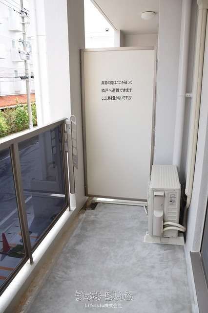Modern 1K Apartment for Rent in Naha, Okinawa - Near Asahibashi Station - Thumbnail 2