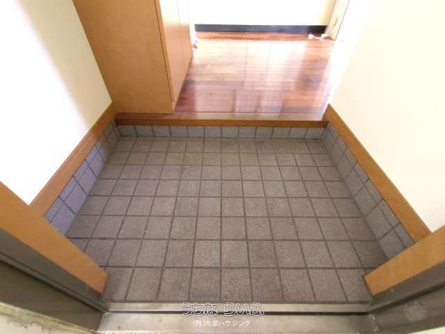 1K Apartment for Rent in Naha's Shintoshin Area, Okinawa - Thumbnail 3