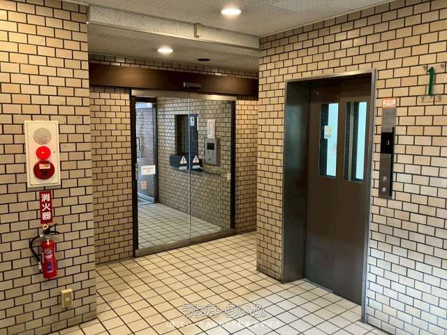 Renovated 1R Apartment for Sale in Naha, Okinawa near Miebashi Station - Thumbnail 2