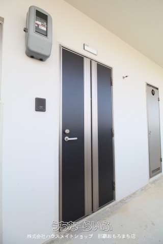 1K Apartment for Rent in Urasoe City, Okinawa - Top Floor Corner Unit - Thumbnail 3