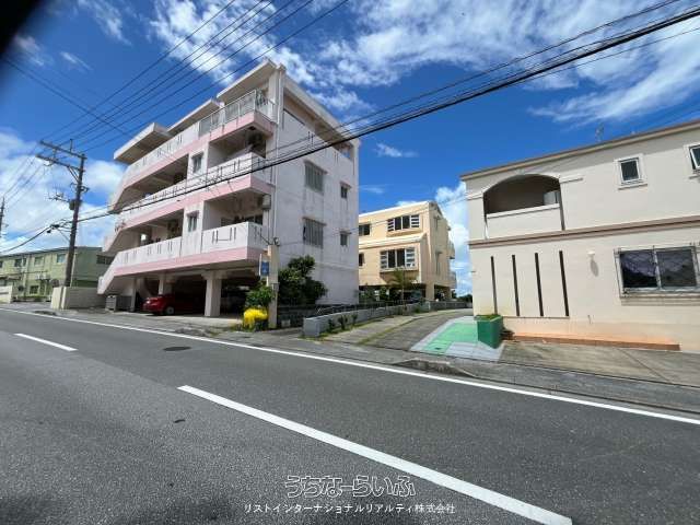 Okinawa City Yogi 1-Chome Multi-Unit Income Apartment Building for Sale - Image 1