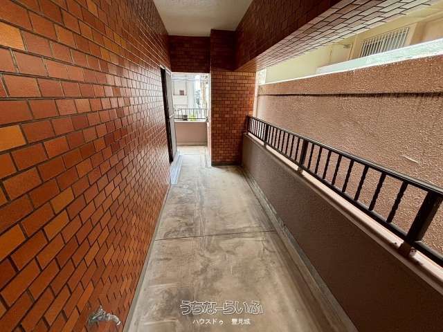 Renovated 1DK Condo near Miebashi Station, Naha - Thumbnail 3