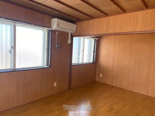 1LDK Apartment for Rent in Ginowan, Okinawa - 40,000 Yen - Thumbnail 2