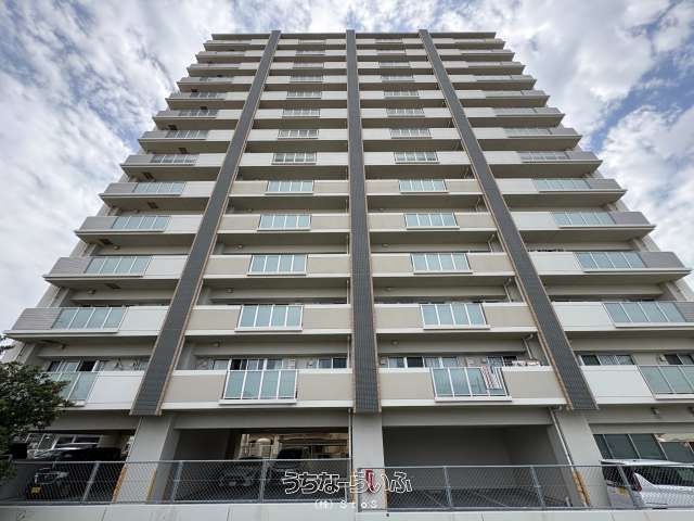 Ocean-View 2LDK Apartment for Sale in Urasoe, Okinawa - Thumbnail 2