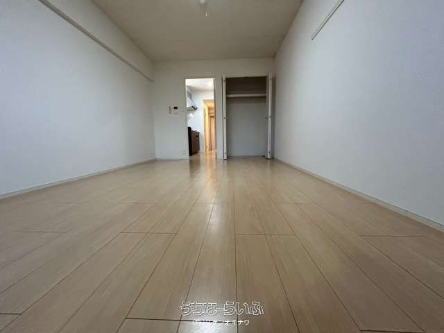 Cosmo Hills Yamaguchi 203: 1K Apartment for Rent in Okinawa City - Thumbnail 3
