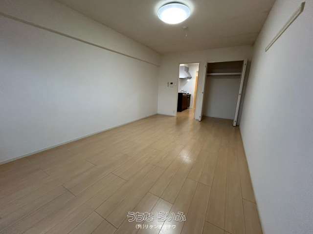 Cosmo Hills Yamaguchi 203: 1K Apartment for Rent in Okinawa City - Thumbnail 4