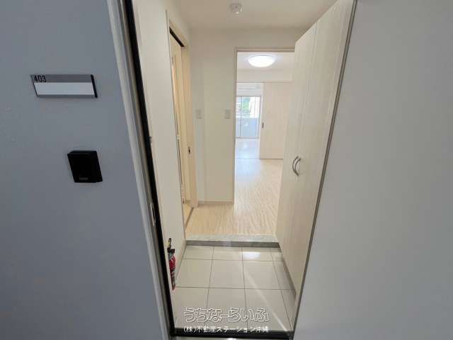 1LDK Apartment for Rent in Crestage Chatan, Okinawa - No Deposit - Thumbnail 2