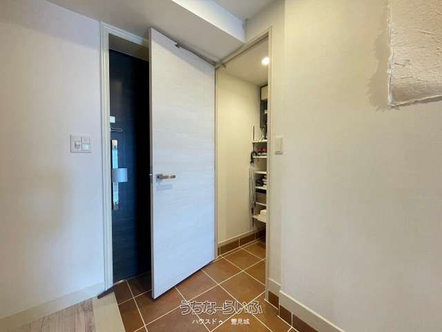 Renovated 1LDK Apartment with Study in Premist Toyosaki Sea and Parks - Thumbnail 4