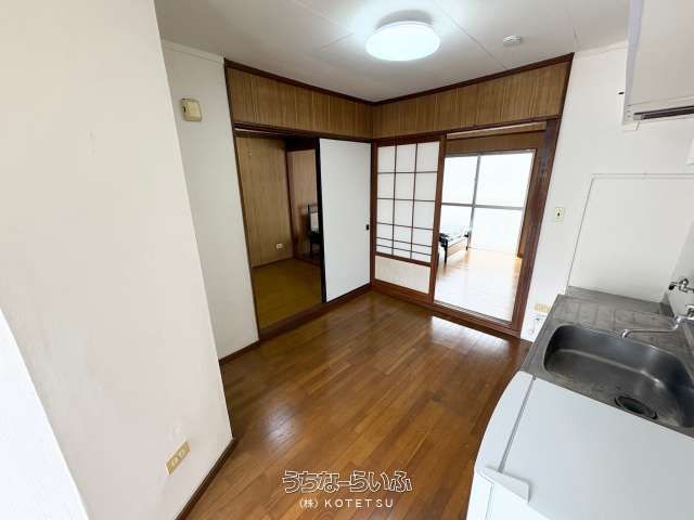Furnished 2K Apartment for Rent in Naha's Tsuboya District, Okinawa - Thumbnail 3