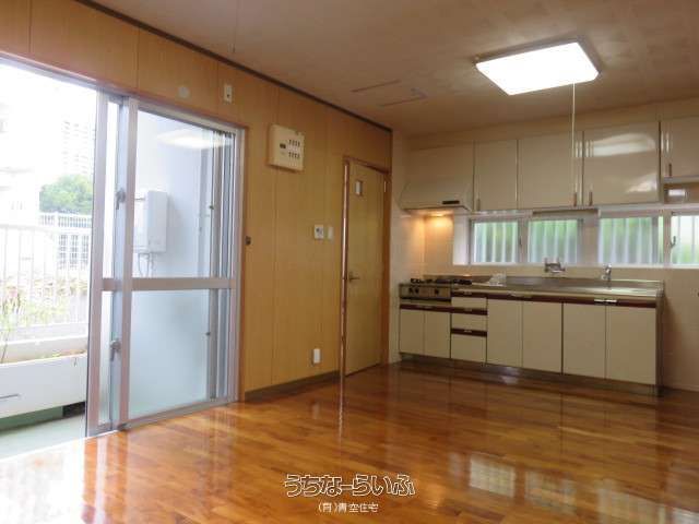 Rental Apartment in Kitachiyo Village, Okinawa - 2LDK with 2 Balconies - Thumbnail 4