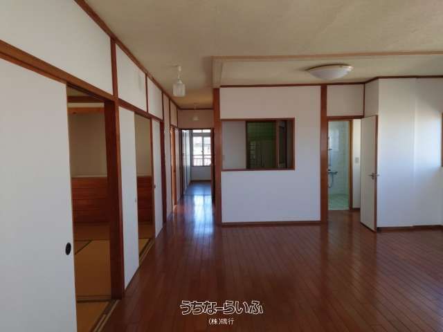 Two-Story House with Rental Income in Uruma, Okinawa - Thumbnail 2