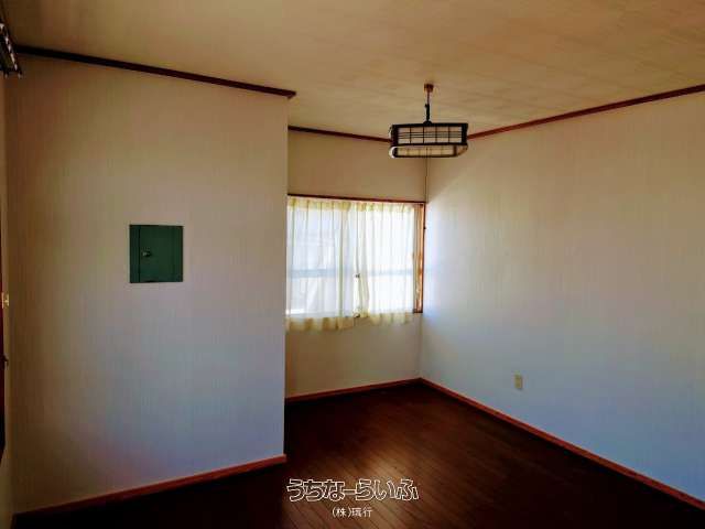 Two-Story House with Rental Income in Uruma, Okinawa - Thumbnail 4
