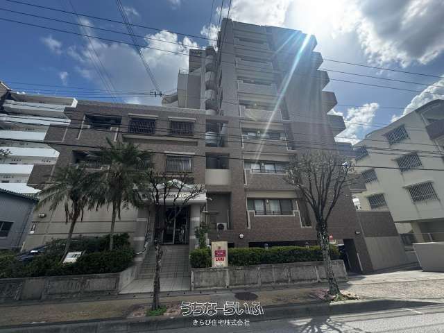 Lions Mansion Gushi 3LDK Apartment for Rent in Naha, Okinawa - Image 1
