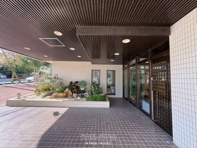 Famiru Izumizaki Harbor View 303: 3LDK Apartment in Naha - Thumbnail 2