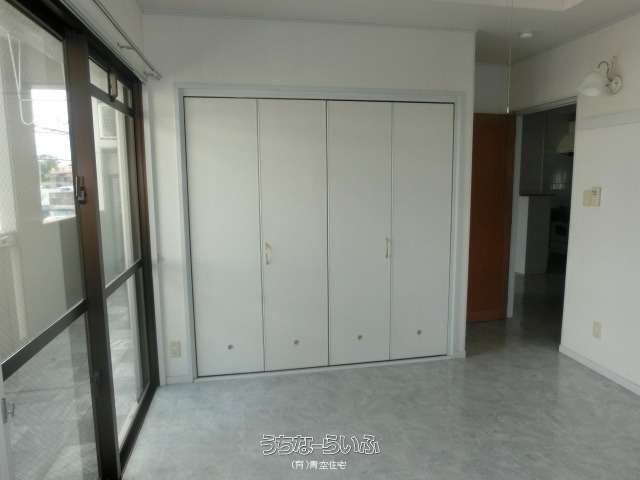 White House 201: 2DK Apartment for Rent in Okinawa City - Thumbnail 4