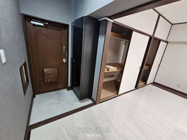 Renovated 2LDK Apartment for Sale in Naha's Kumoji - Thumbnail 2