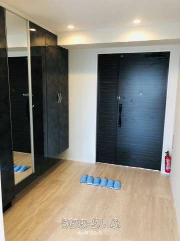 Luxury 4LDK Apartment with Ocean Views in Chatan, Okinawa - Thumbnail 3